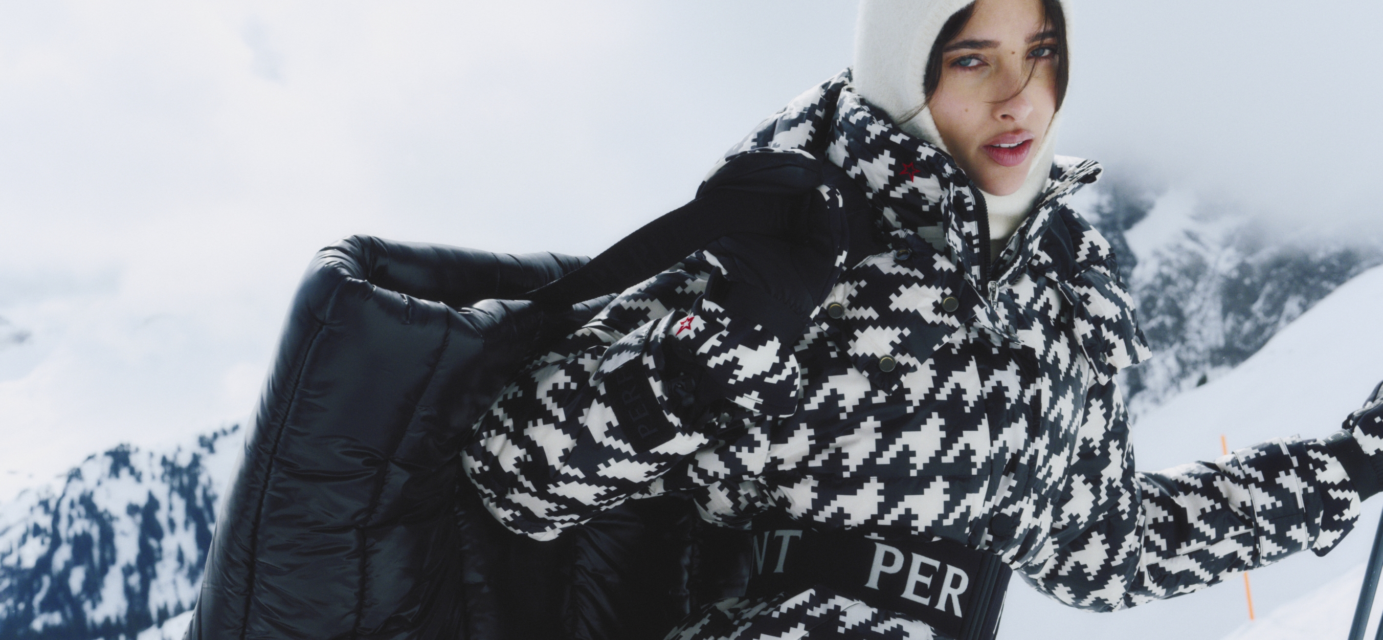 PERFECT MOMENT スキーウェア Luxury Ski Wear & Fashionable Ski Clothes | Perfect Moment